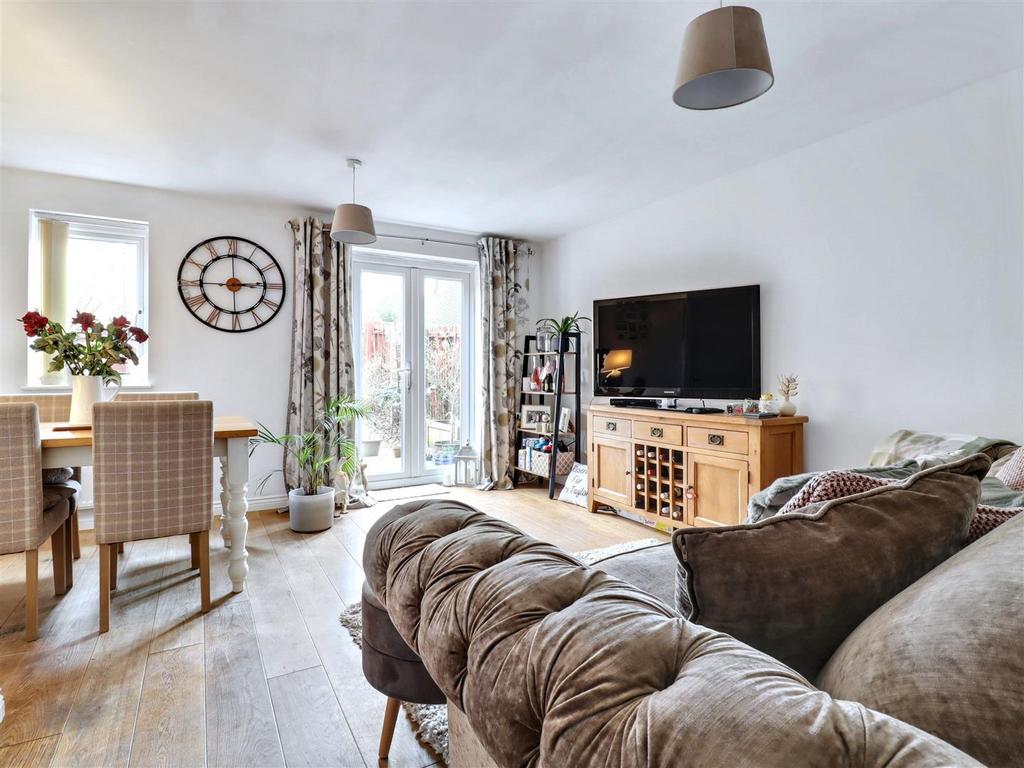 Sitting/dining room