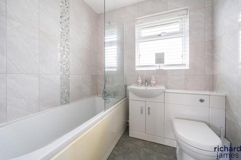20 Webbs Wood, Peatmoor, Swindon, SN5 5AW
