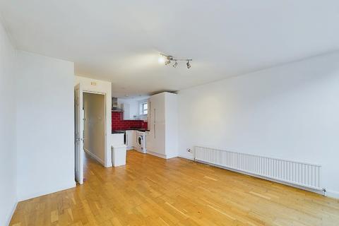 2 bedroom flat to rent, 55 Ravensbourne Road, Kent BR1