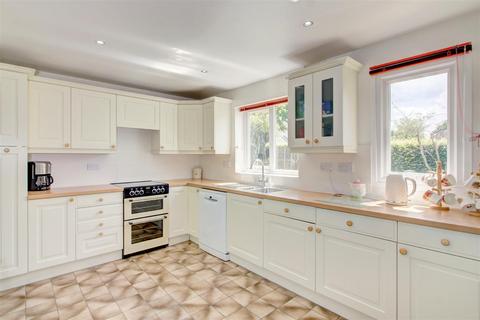 4 Follyfield, Hankerton, Malmesbury, SN16 9LA