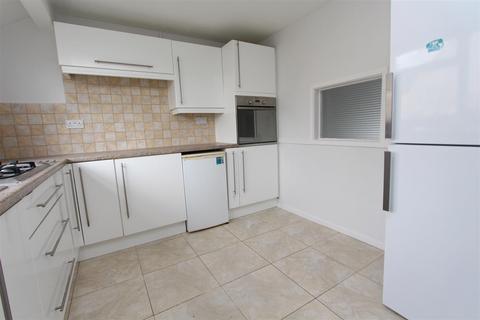 2 bedroom flat to rent, 8 St Marks Close, Keynsham, Bristol