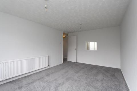 2 bedroom flat to rent, 8 St Marks Close, Keynsham, Bristol