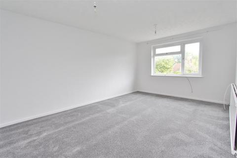 2 bedroom flat to rent, 8 St Marks Close, Keynsham, Bristol