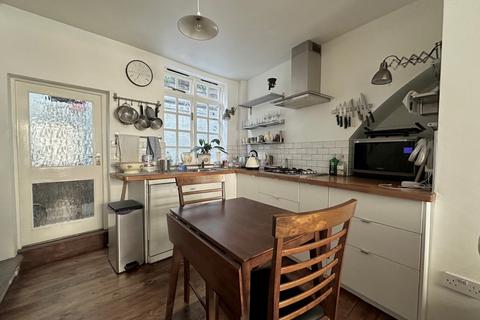 2 bedroom end of terrace house for sale, North Street, Deal, Kent, CT14