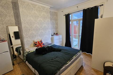 3 bedroom terraced house for sale, Norbury SW16