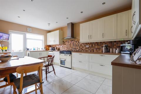 4 bedroom detached house for sale, Buttrills Road, Barry