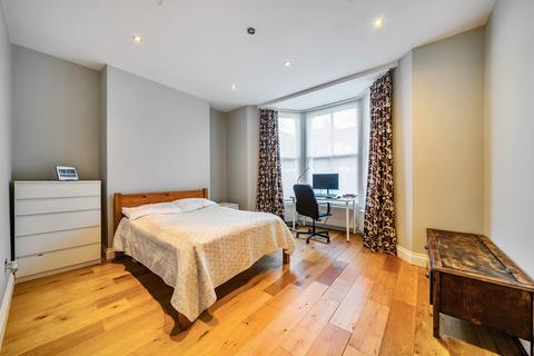 Flat 2, 44 Wellington Gardens, London, SE7 7PH