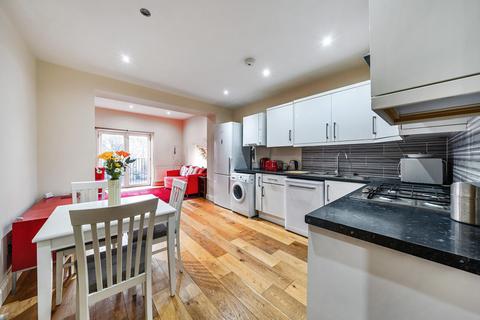 Flat 2, 44 Wellington Gardens, London, SE7 7PH
