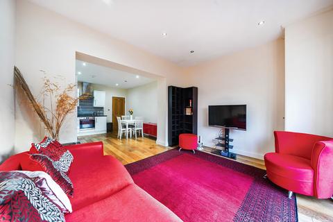 Flat 2, 44 Wellington Gardens, London, SE7 7PH