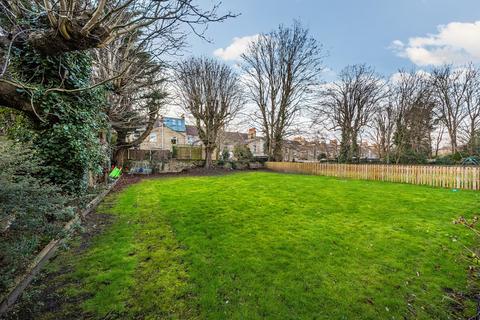 Flat 2, 44 Wellington Gardens, London, SE7 7PH