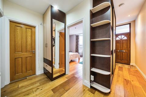 Flat 2, 44 Wellington Gardens, London, SE7 7PH