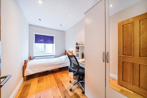 Flat 2, 44 Wellington Gardens, London, SE7 7PH