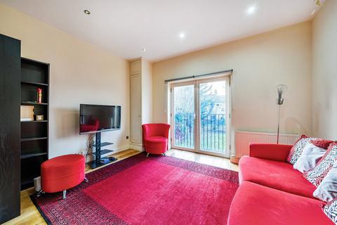 Flat 2, 44 Wellington Gardens, London, SE7 7PH