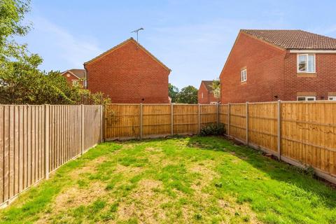 3 bedroom house to rent, Earls Lane, Cippenham, Slough