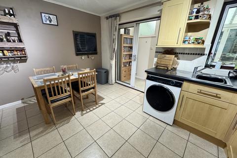 2 Alderdale, Lydney, GL15 5NG