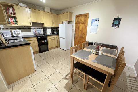 2 Alderdale, Lydney, GL15 5NG