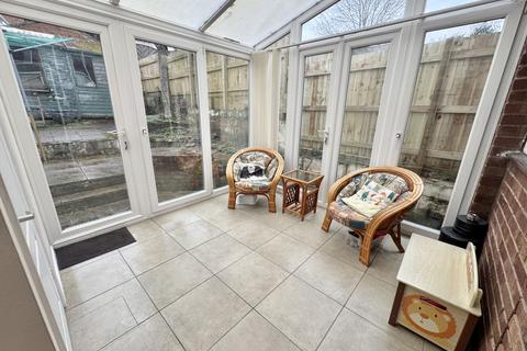 2 Alderdale, Lydney, GL15 5NG