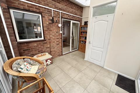 2 Alderdale, Lydney, GL15 5NG
