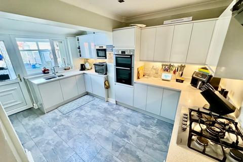 4 bedroom semi-detached house for sale, Killington Close, WN3