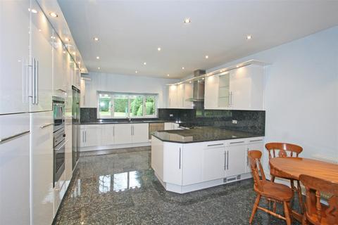 5 bedroom detached house to rent, Kingswood