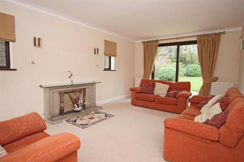 5 bedroom detached house to rent, Kingswood