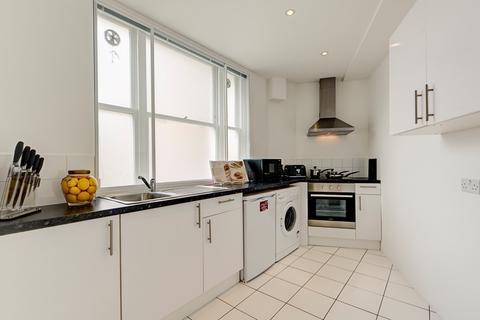 2 bedroom apartment to rent, Hill Street, London W1J