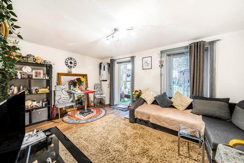 1 bedroom flat for sale, Faversham Road, Catford