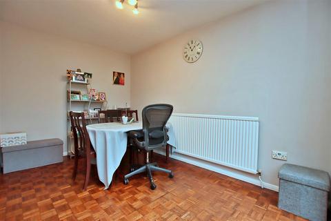 3 bedroom house for sale, Neagle Close, Borehamwood