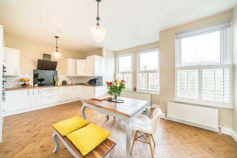 3 bedroom flat for sale, Beaumont Avenue, Richmond TW9