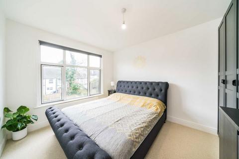 3 bedroom flat for sale, Beaumont Avenue, Richmond TW9