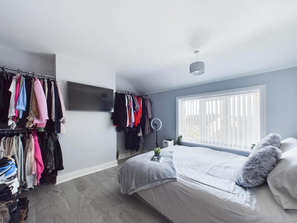 Bed 2.jpg