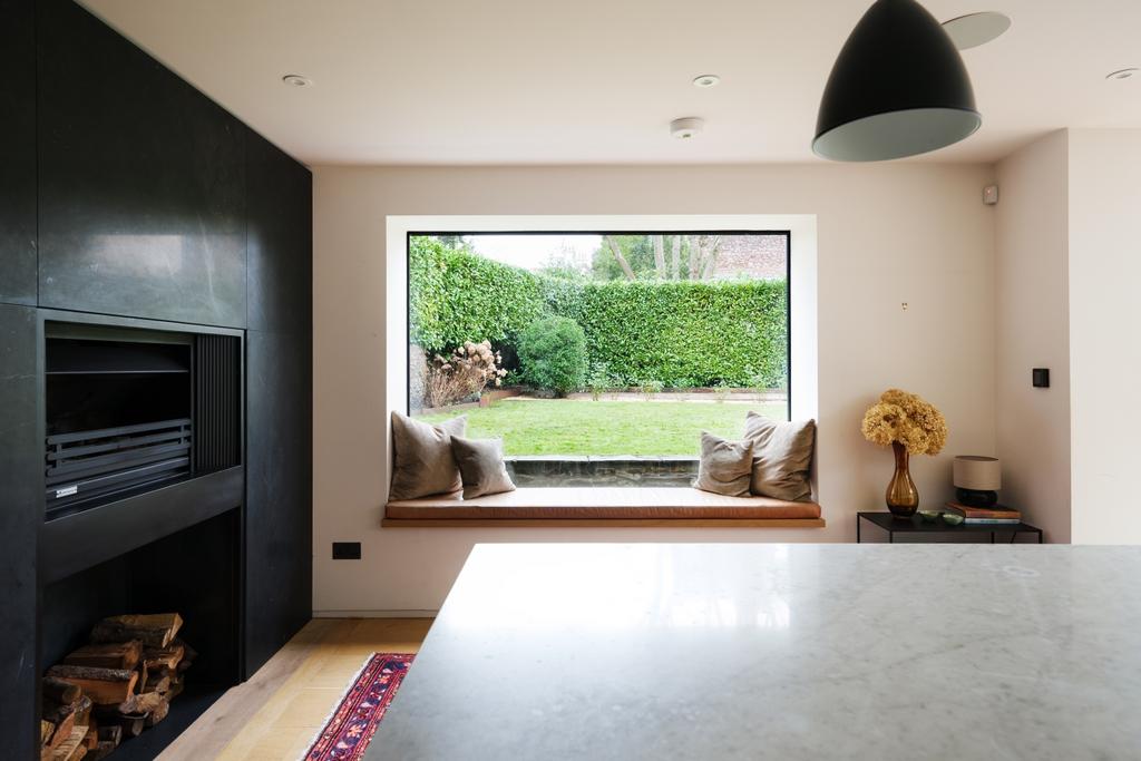 Feature Window