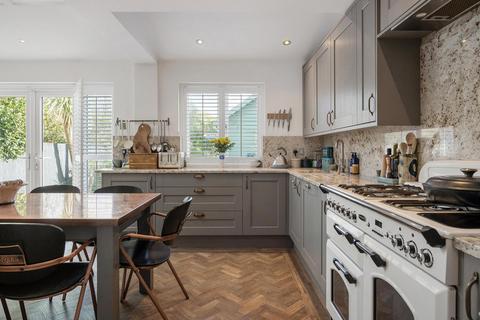 4 bedroom semi-detached house for sale, London W4