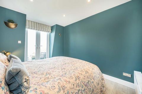 3 bedroom flat for sale, Vanderbilt Road, London SW18