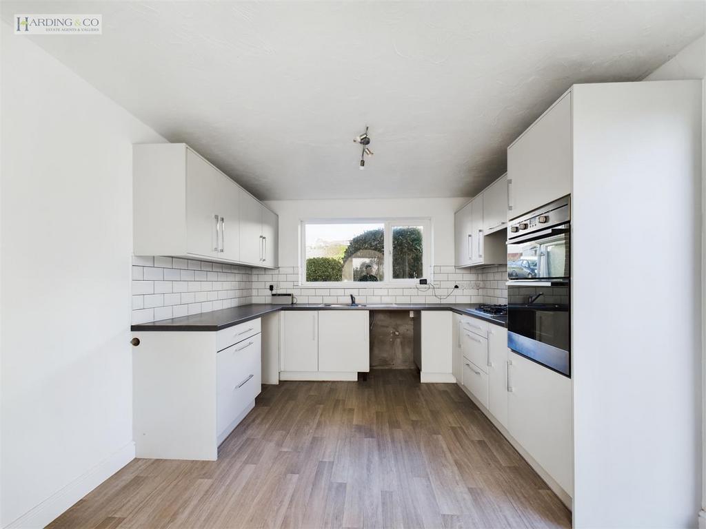 Kitchen .4.jpg