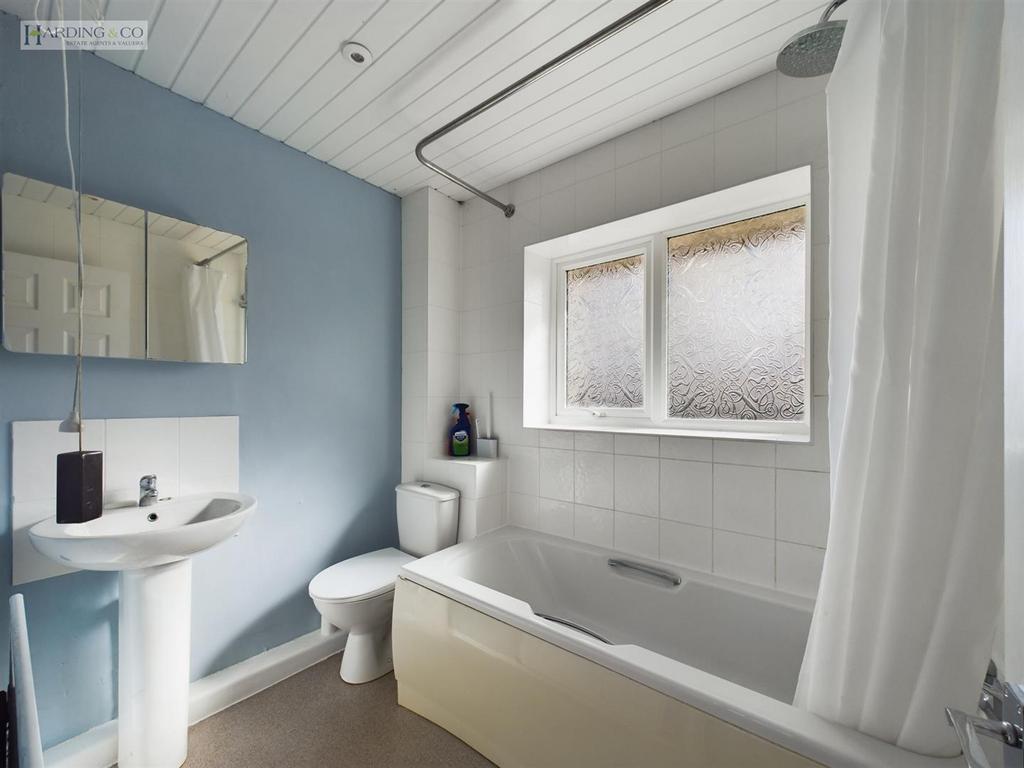 Bathroom .1.jpg