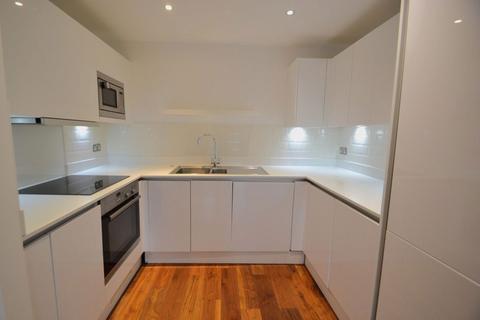 1 bedroom flat to rent, BEAUTIFUL FLAT WITH WALK IN WARDROBE AND PARKING