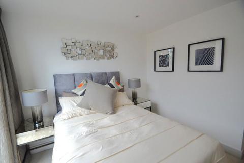 1 bedroom flat to rent, BEAUTIFUL FLAT WITH WALK IN WARDROBE AND PARKING