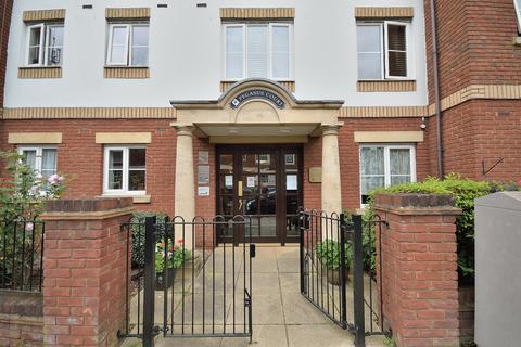 1 bedroom flat for sale, Pegasus Court, Green Lanes, Winchmore Hill, London. N21