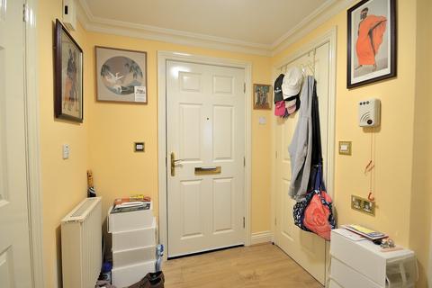 1 bedroom flat for sale, Pegasus Court, Green Lanes, Winchmore Hill, London. N21