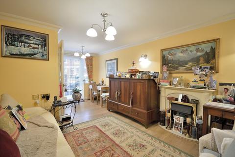 1 bedroom flat for sale, Pegasus Court, Green Lanes, Winchmore Hill, London. N21