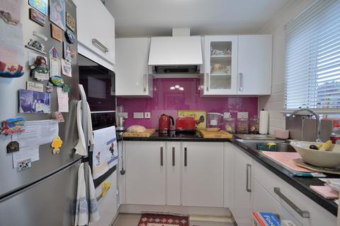 1 bedroom flat for sale, Pegasus Court, Green Lanes, Winchmore Hill, London. N21