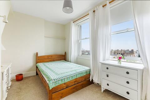 2 bedroom flat to rent, Clapham Common North Side, London, SW4