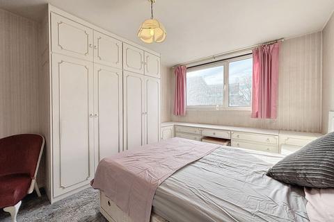 6 Gardner Close, London, E11 2HN
