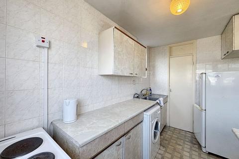 6 Gardner Close, London, E11 2HN