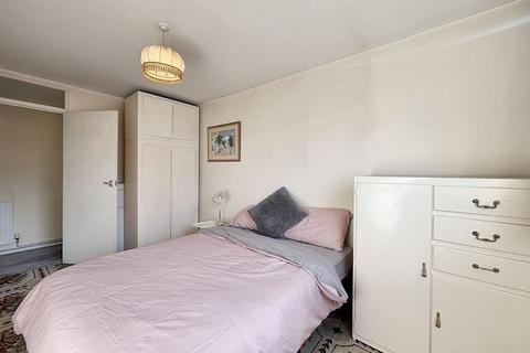 6 Gardner Close, London, E11 2HN