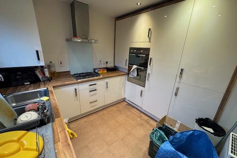 4 bedroom semi-detached house to rent, Comet Avenue, Milehouse, Newcastle-under-Lyme, ST5