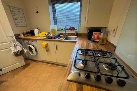 4 bedroom semi-detached house to rent, Comet Avenue, Milehouse, Newcastle-under-Lyme, ST5