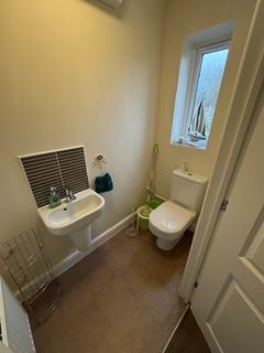4 bedroom semi-detached house to rent, Comet Avenue, Milehouse, Newcastle-under-Lyme, ST5