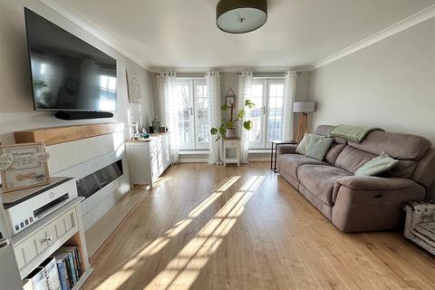 9 Chartwell Close, Daventry, NN11 8AS